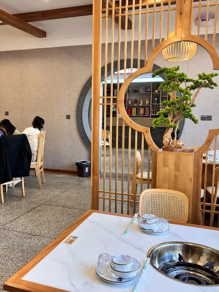 跟着非遗美食游南郑：酸辣鲜香、肉嫩汤美的泡姜鸡。