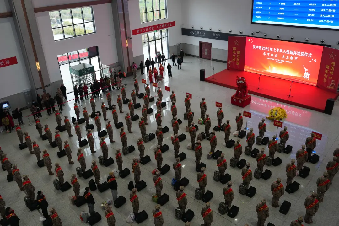 汉中市2025年春季新兵顺利启程